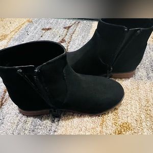 Toddler girl Cat & Jack suede boots